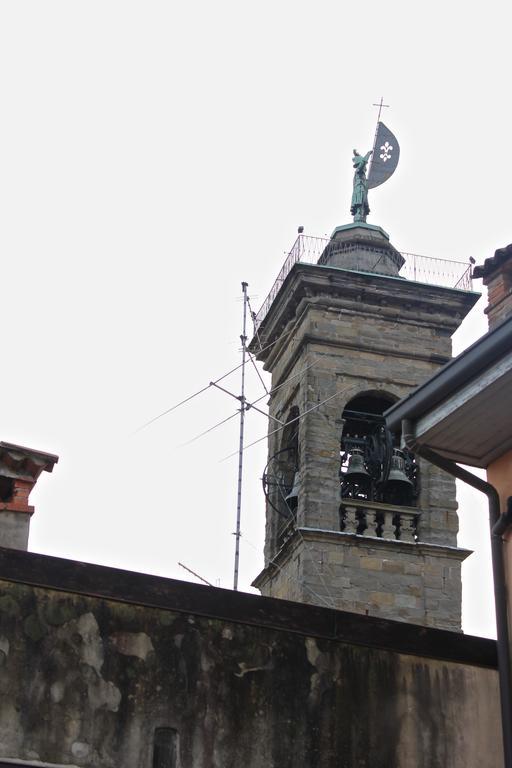 Casa Vacanza Fontana Del Delfino Bergamo Zimmer foto